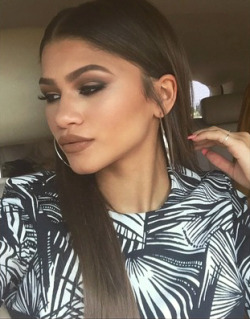 zenvdaya: @zendaya: That senior slay…  