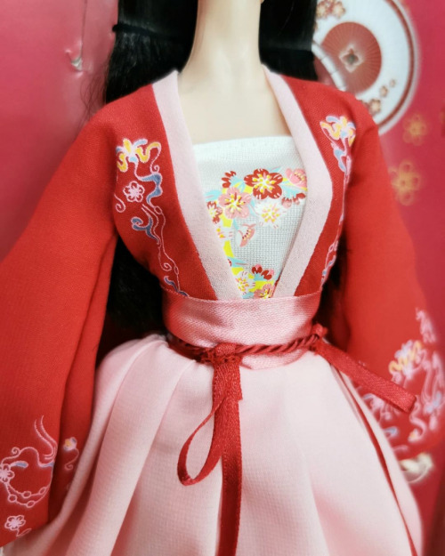 kukuandkookie:So…the upcoming Chinese New Year Barbie is in a hanfu? I have no idea if t