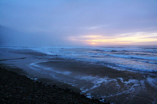 bright-witch: Made it out to the beach just in time for sunset (what a perfectly timed hike). Photos