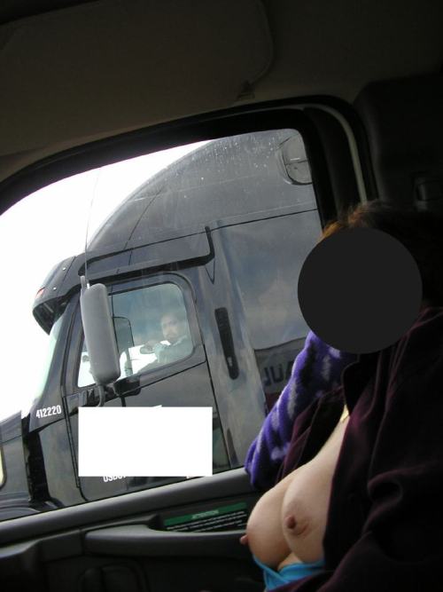 Flashing tits 💋 truckers Flashing Truckers