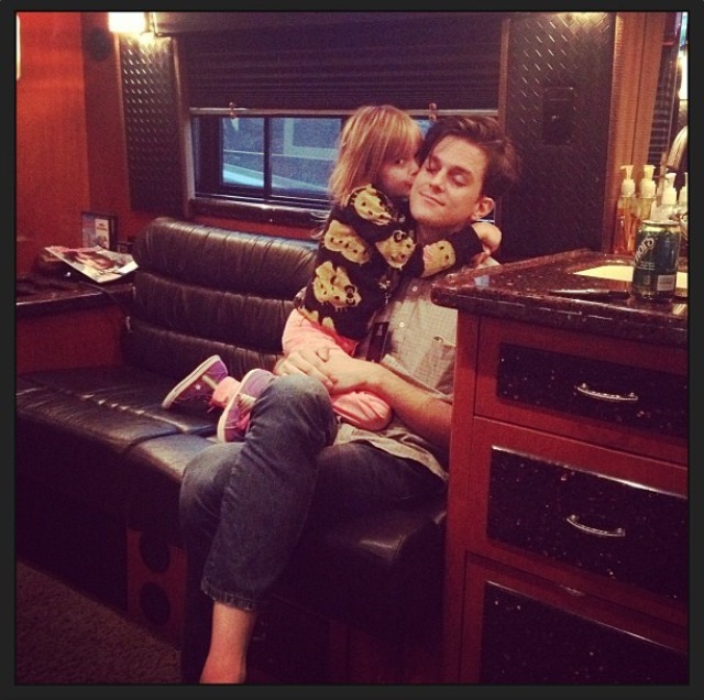 yesbrendonurie:  @BreezyWeekes: Amelie was so happy to go to her daddy’s concert