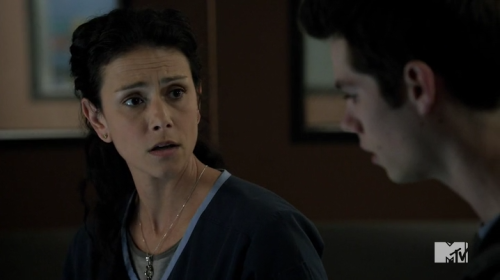 bacarat:  connaissais:  Stiles? Oh my god, did you know her? I’m so sorry.  Officially confirming that Melissa and Stiles’ mom weren’t friends, and probably didn’t know each other. This means that a) Scott and Stiles didn’t really become friends