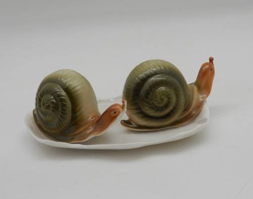 figdays:Snail Salt and Pepper Shakers // TheGiftShoppeCo