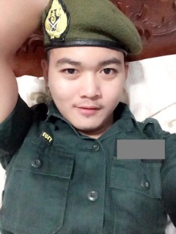 teeyakdon:  A cute  ‘Reserve Officer Training Corps Student’ … ^_^Do you like his pink cock head ?