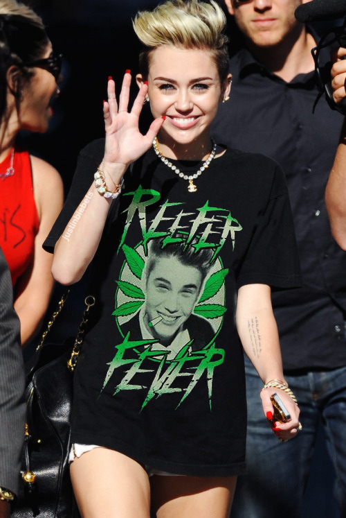 fashion-kill4:her t-shirt haha