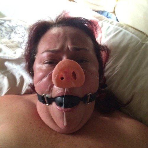 humiliatemyfuglygf:  Thanks for the submission @myssbbwsandbbws1This fat ugly bitch could be the fucking definition of “fuckpig.”  