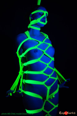 ropemarks-bob:  http://www.ClubRopeMarks.com Blacklight