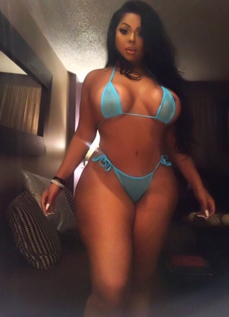 kingjazziedad:  kingjazziedad:  DeliciouslySexy. Curvy. BootiDelicious Mami…Ms