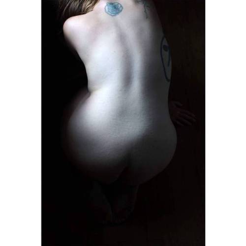 dianamsphotography:  #selfportrait #color #naturallight #back  💎💎💎