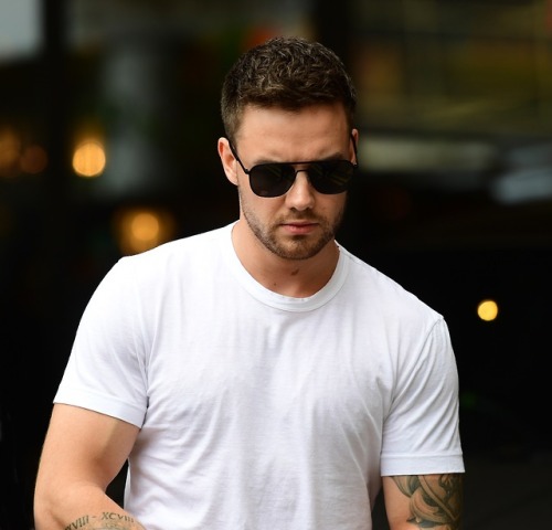 purepaynesource:Liam in London - 06/08