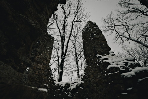 The ruins of the gallows on a desolate hill between Miłków (Arnsdorf im Riesengebirge) and Śc