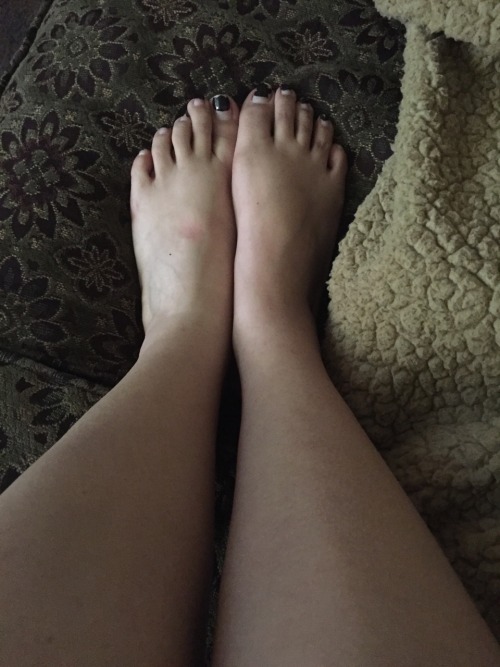 Thanks to @lissykuri for her GORGEOUS FEET AND BEAUTIFUL LONG TOES 