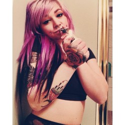 vaydaplacebosuicide:  #selfiesaturday #suicidegirls