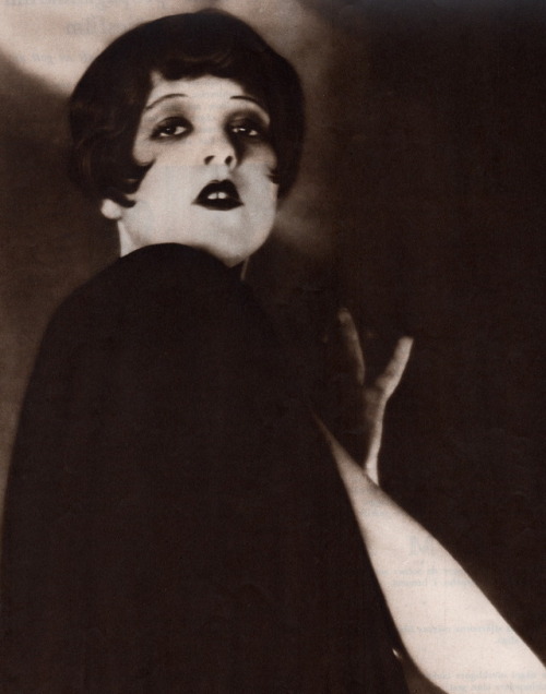 vampsandflappers:vampsandflappers:CLARA BOW - THE GOTHIC FEMME FATALE PHOTOSEarly on, studios weren’