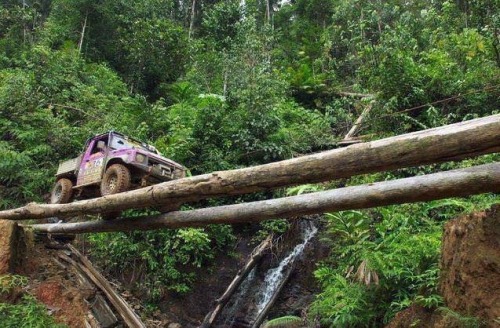 eyewant2seemore:  ridethroughlife:  godotal:  The definition of “off road” to Malaysians  Fuck that.  Nope nopenope nope  Extreme tightrope..