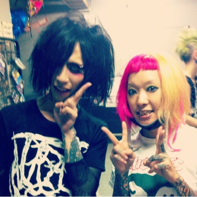 reita-the-teddy:  Tsuzuku and Meto of Mejibray with their tattoo artist Urie (Spacecucumber),