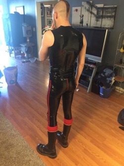 rubberskincz.tumblr.com post 162276021770