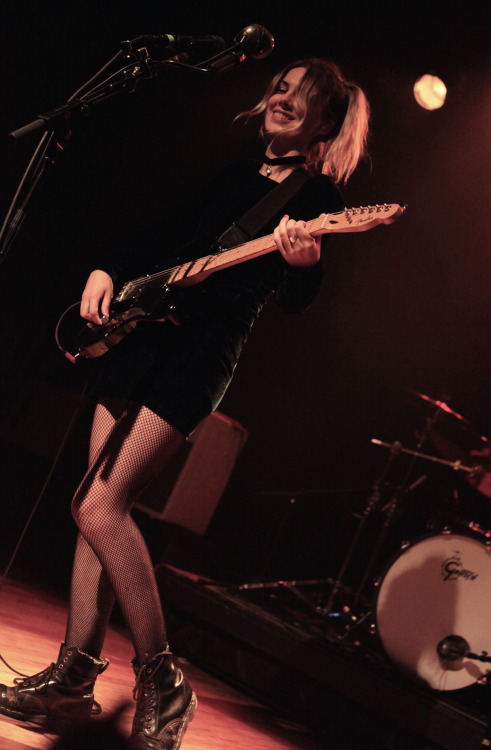 Ellie Rowsell also looks cool smiling (at Warsaw, Greenpoint)photo: Megan Barron