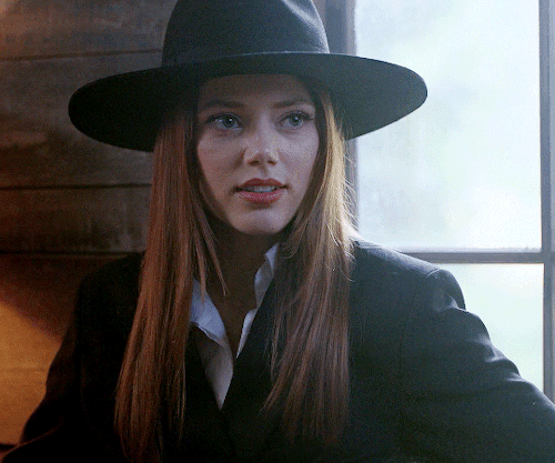 “I Call The Jesus Wood!” Grace Van Dien As Scarlett In V For Vengeance (2022)