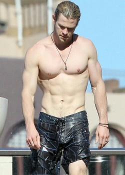 hotmenofhollywood:  Chris Hemsworth shows off those wet washboard abs and bulge. I know a place where I could dry him off! For more of the sexiest men in film and television: www.hotmenofhollywood.tumblr.com