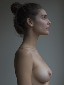 Dogcentre:  Former Neighbours And Tomorrow When The War Began Star Caitlin Stasey