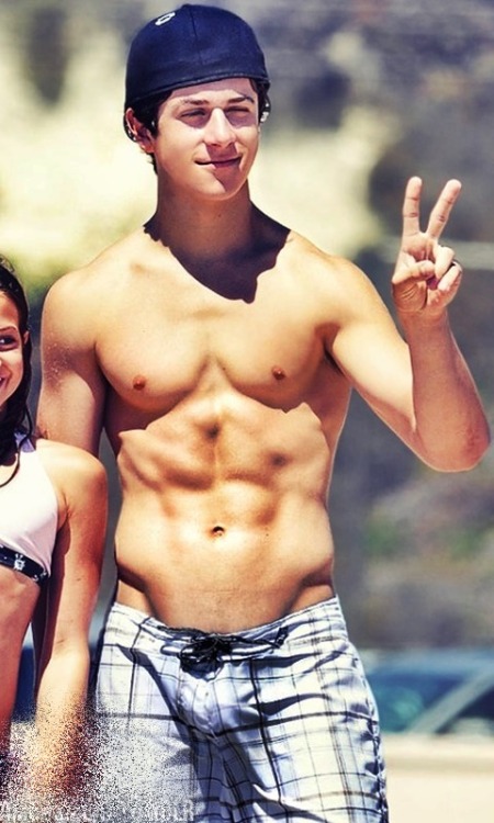 male-and-others-drugs:  David Henrie 