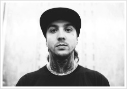 ynahtir:   Backstage Portraits | Tony Perry