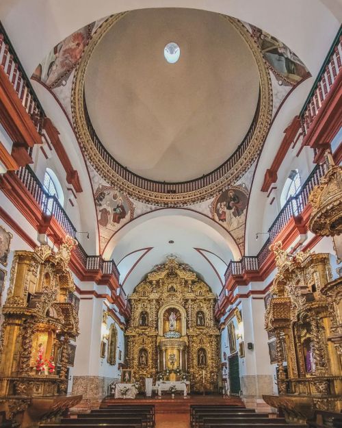 Interior de la iglesia del monasterio de N.S. del Carmen, sin dudas la mejor iglesia de Trujillo, re