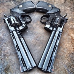 gunsdaily:  @mmdriller90 Colt Pythons. #colt