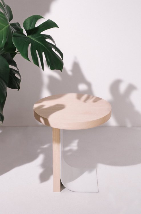 The J Side Table by Jacob StarleyThe New York based designer Jacob Starley combined Ash wood and ben