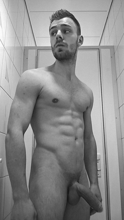 hungdownunder:  For more hot guys, follow me at: http://hungdownunder.tumblr.com/ 