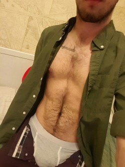 smoothcollegedudemsu:  mapsonmywall:So this is the icon for my porn blog. What dya think?  That fur! This dude is really hot.  Go follow him and his porn blog.