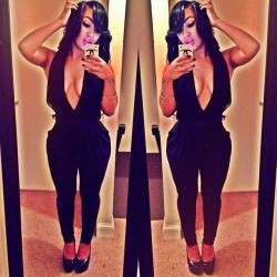 callhermsparker:  going through pictures. #lastweekend #ootn #mirrorpic #latepost #allblack 