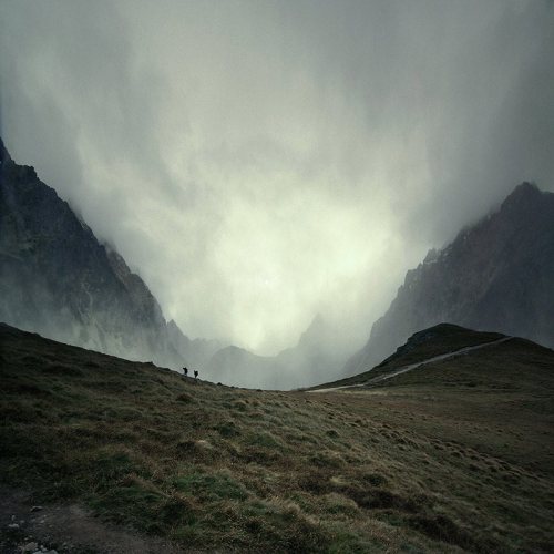 animatedbylove:eevenye:nubbsgalore:over the hills and far away, a misty mountain hop. photos by mich