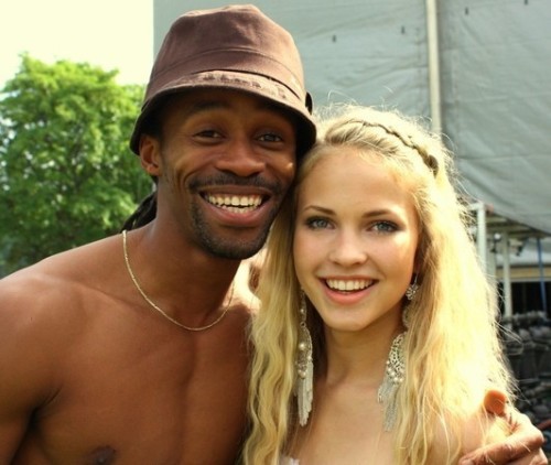 This is a cute young interracial couple!Find your interracial match tonight!