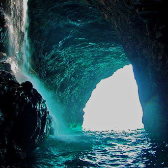 Mermaid moodboard : Polynesian mermaidsLike their lava sisters, those mermaids are dark of hair and 