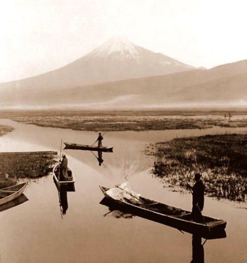 Images of Japan, ca. 1900, by T. Enami.