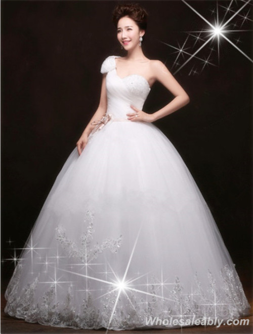 wholesaleably:It’s not the light that shines your eyeswhite brides pure fairy