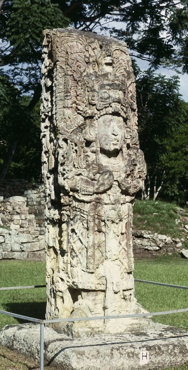 Stela H (Copán, Honduras).This stela is dedicated to Uaxaclajuun Ub'aah K'awiil (18 Rabbit),the 13th