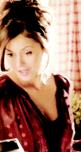 gilbertelena:  Elena’s different styles in her visions (5x18) 