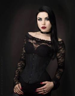 gothicandamazing:  Model/MUA: Lady Kat EyesPhotographer: