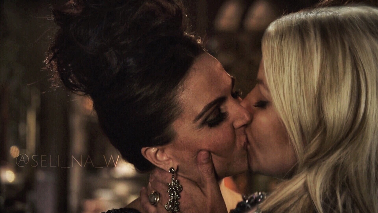 evilqueencaptainhook:  there’s a fire between us. and even though i’m scared