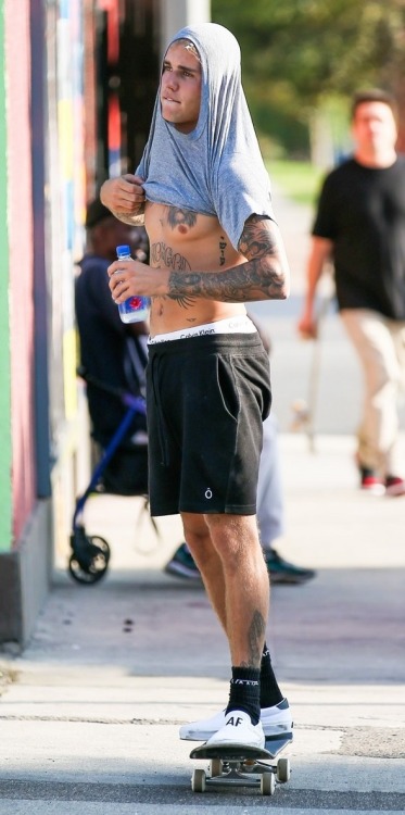 Justin Bieber at a Skate Park in West Hollywoodhttp://www.vjbrendan.com/2017/09/justin-bieber-at-ska