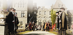 reign-gif:  reign scenery : part 1   