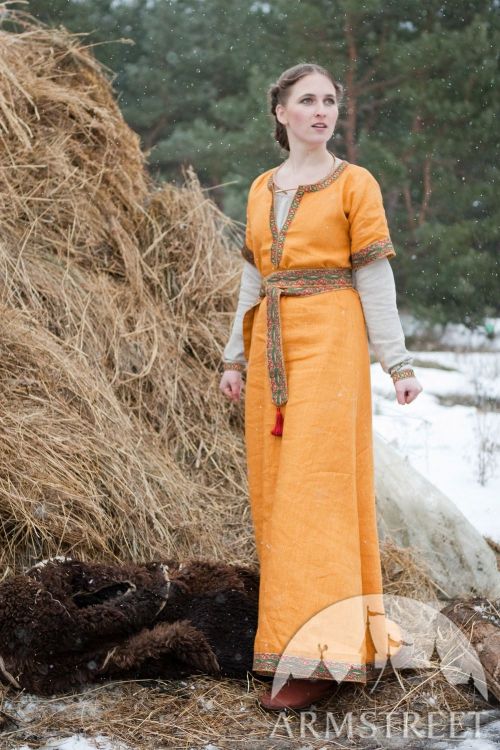 sartorialadventure:“Helga”, northern European medieval coat, dress, and chemise by ArmstreetWhat to 