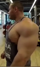 keepemgrowin:  superbiggmann:           “Hi, I’m Alexey. Can I work out in your gym, please?”