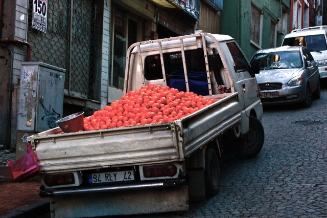 My Aesthetic: Slavs selling oranges from their cars