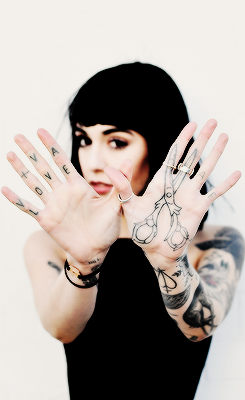 beausbokans:       Hannah Snowdon by walnutwax