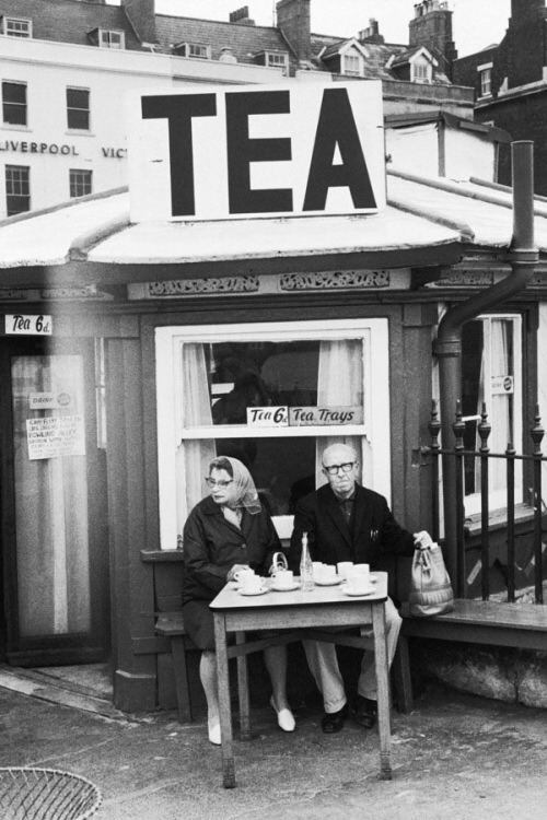 petitefina:time for tea, london, 1960s