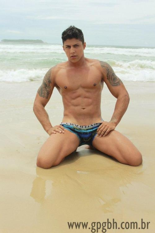 AlanPalmSprings Likes His Men!